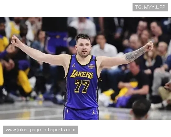 东契奇连中关键得分,独行侠逐步巩固领先 东契奇连中关键得分,独行侠逐步巩固领先