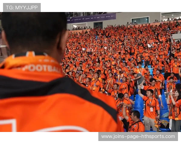 云南玉昆连续边路传切展现极强默契度 云南玉昆连续边路传切展现极强默契度