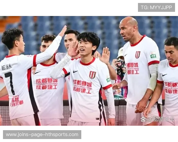 费利佩接罗慕洛传中头球轰门，成都蓉城热身赛2比0胜出