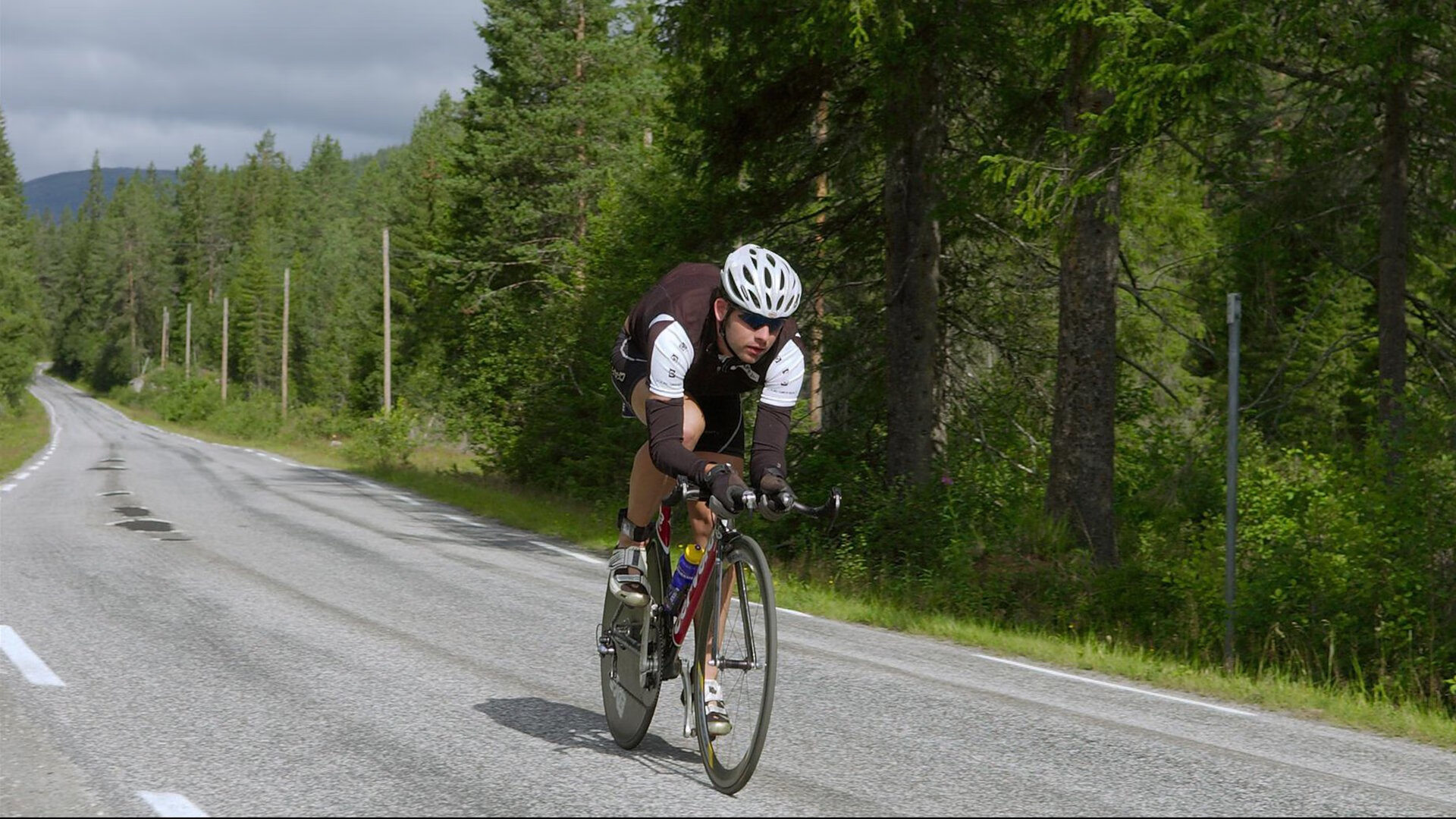 田径马拉松赛事吸引大量参赛者